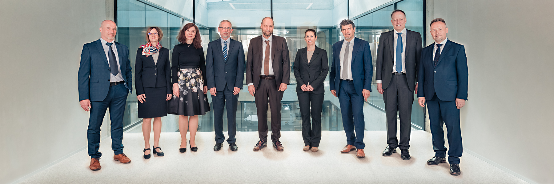 Die Geschäftsleitung des ASTRA (v.l.): Manfred Jungo, Valentina Kumpusch, Petra Ebener, Erwin Wieland (stellvertretender Direktor), Jürg Röthlisberger (Direktor), Vivian Welten, Guido Biaggio, Christian Kellerhals und Lorenzo Cascioni.