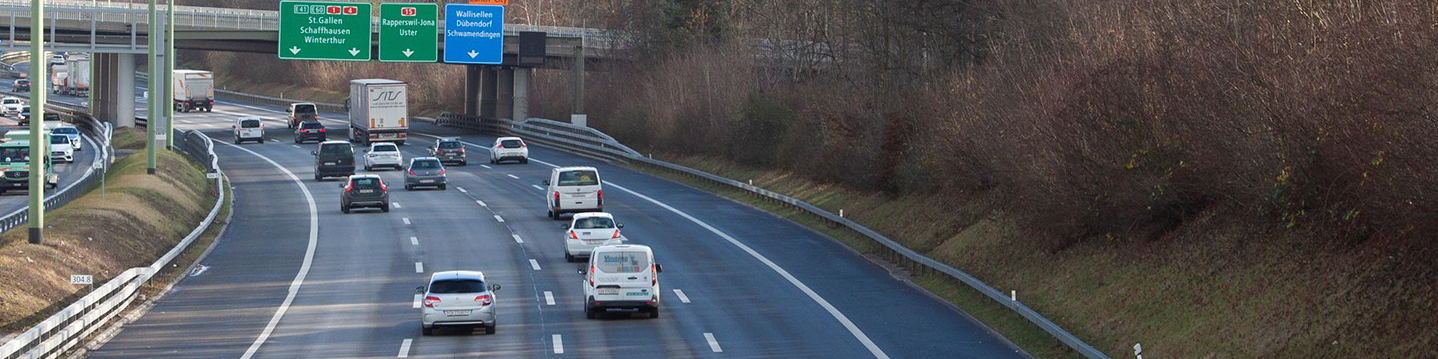 4x1_Elektromobilitaet_elektronik-zeit_fotolia