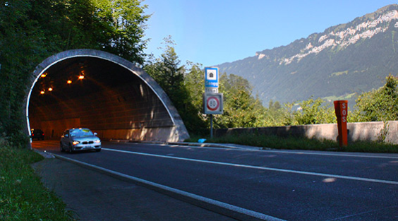 Ostportal des Senggtunnels der A8