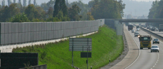Neue Lärmschutzwand bei Münsingen